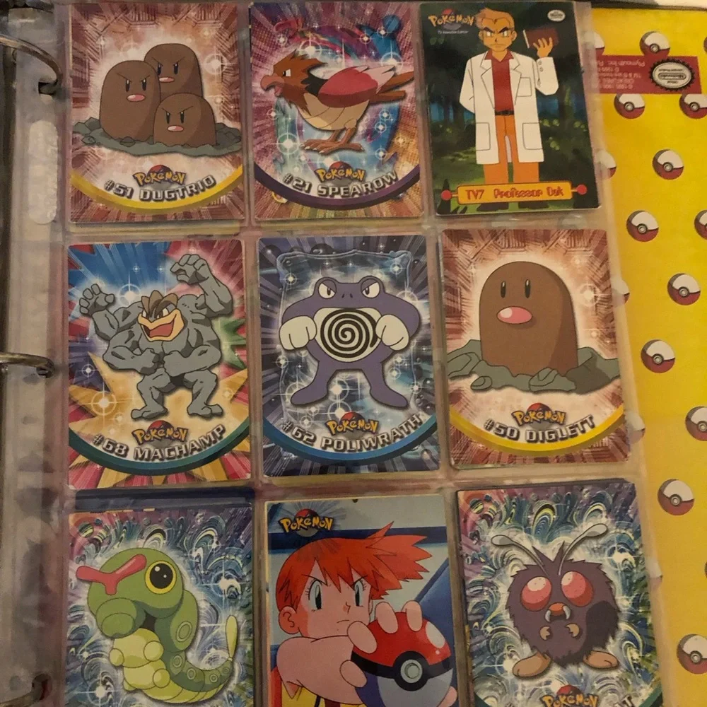 Pokémon Lot with Binder Possible Vintage Rare and valuable